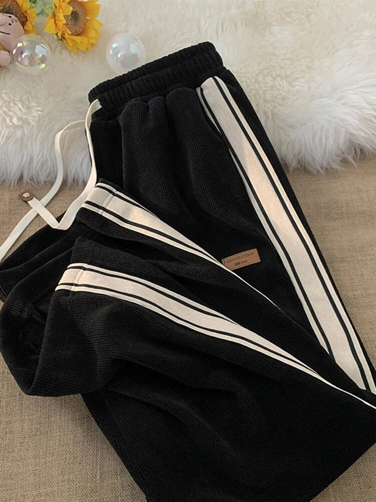 Michiel | Baggy gestreepte corduroy broek voor mannen in de kleur Zwart voor heren in Streetwear stijl geschikt voor alle seizoenen.