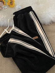 Michiel | Baggy gestreepte corduroy broek voor mannen in de kleur Zwart voor heren in Streetwear stijl geschikt voor alle seizoenen.