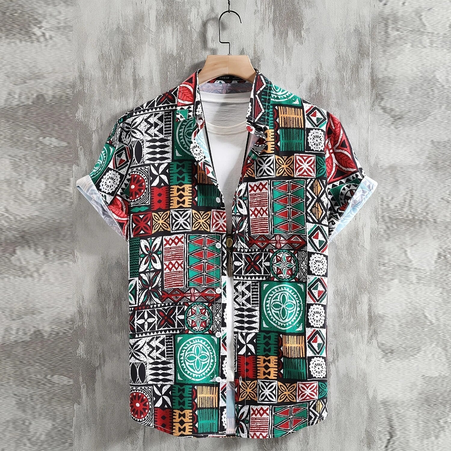 Mick | Geometrisch streetwear shirt in de kleur Groen voor heren in Streetwear stijl ideaal voor de zomer.