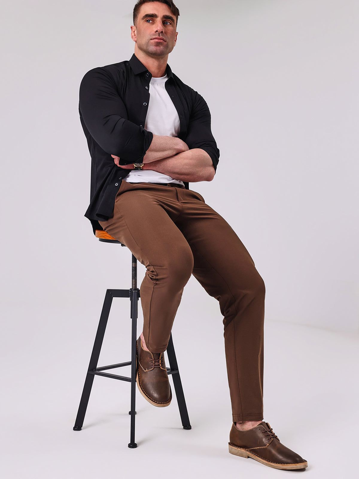 Mike | Slanke broek in de kleur Bruin voor heren in stijl geschikt voor alle seizoenen.