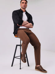 Mike | Slanke broek in de kleur Bruin voor heren in stijl geschikt voor alle seizoenen.