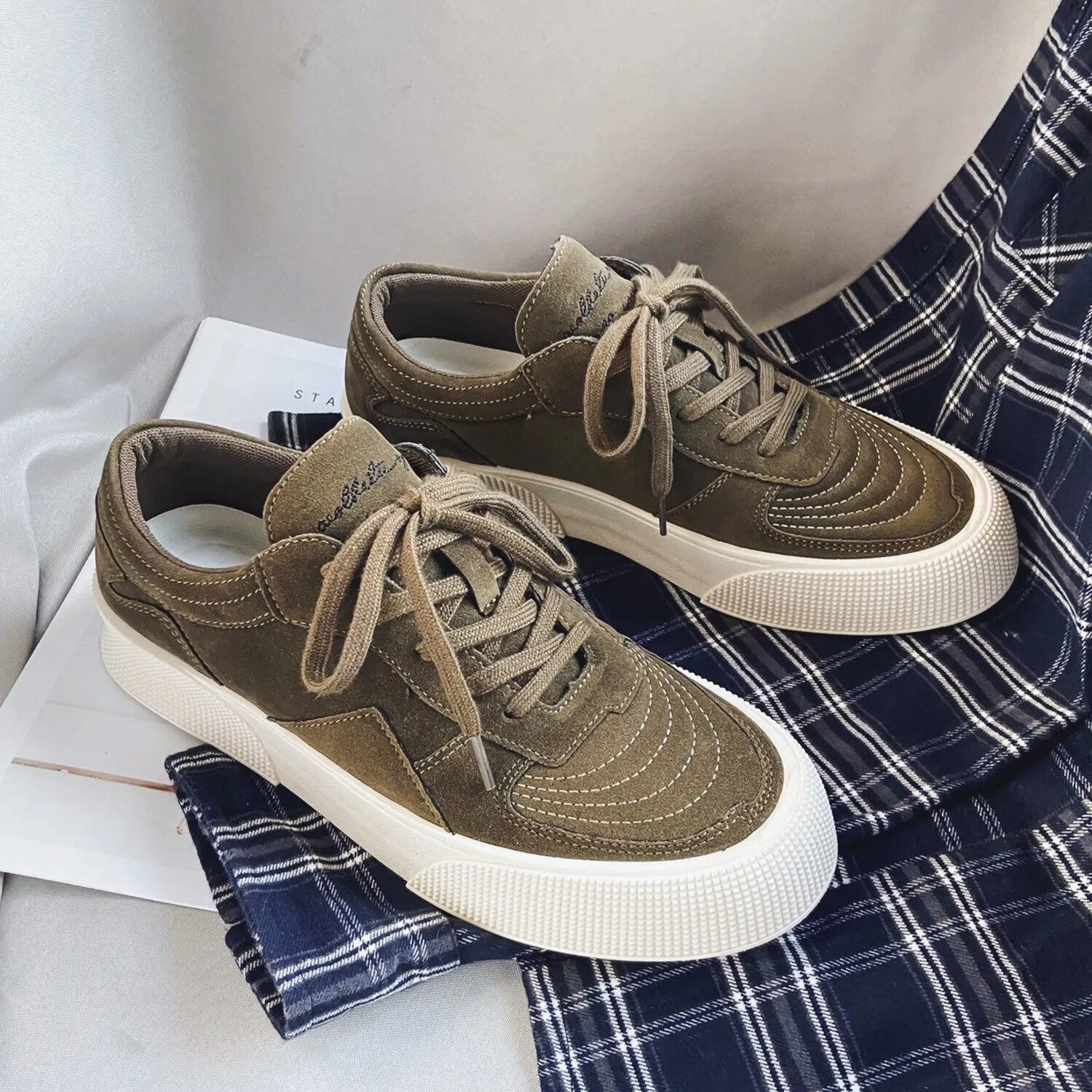 Mila | Trendy canvas platform sneakers in de kleur Legergroen voor heren in Streetwear stijl ideaal voor de herfst.