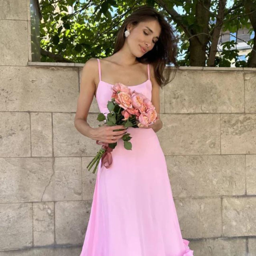 Miriam | Charmante midi-jurk met volants in de kleur Roze voor dames in stijl ideaal voor de lente.