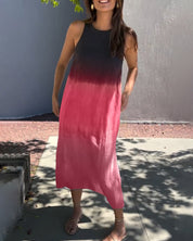 Mouwloze jurk met zijsplit in de kleur Grijs voor dames in stijl ideaal voor de lente.