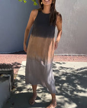 Mouwloze jurk met zijsplit in de kleur Grijs voor dames in stijl ideaal voor de lente.