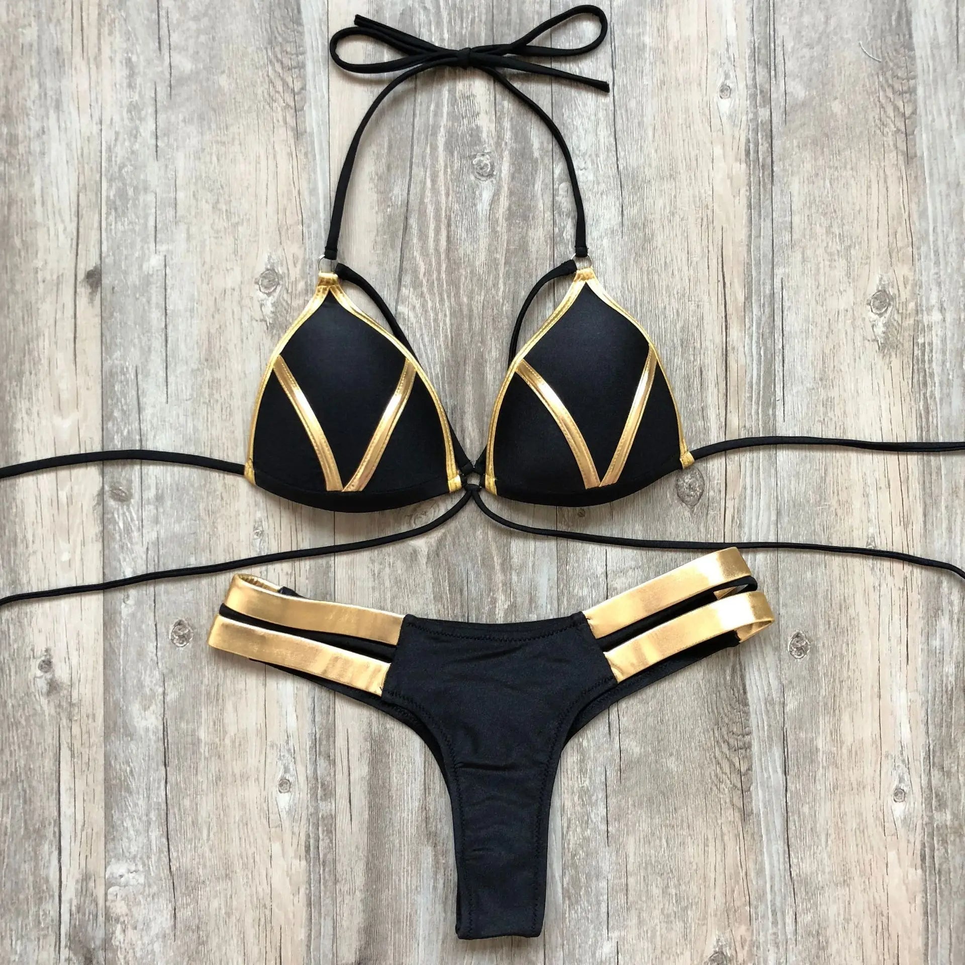 Naomi | Sexy & stijlvolle bikini in de kleur Zwart voor dames in Beach stijl ideaal voor de zomer.