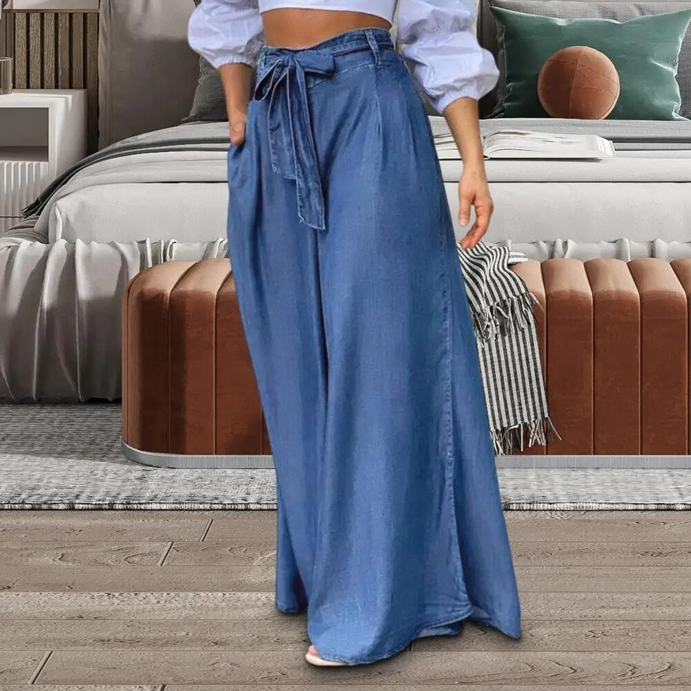 Nazli | Zomerse Wijde Pijpen Broek in de kleur Blauw voor dames in stijl ideaal voor de zomer.