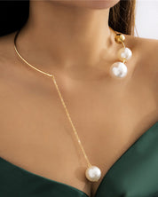 Nina | Claviculeketting met nep parel in de kleur Goud voor dames in stijl geschikt voor alle seizoenen.