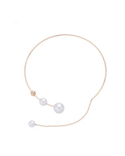 Nina | Claviculeketting met nep parel in de kleur Goud voor dames in stijl geschikt voor alle seizoenen.