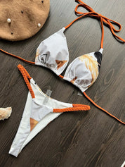 Nina | Kleurrijke & stijlvolle bikini in de kleur Gele Veer voor dames in Beach stijl ideaal voor de zomer.