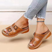 Noa | Comfortabele parel sandalen in de kleur Bruin voor dames in stijl ideaal voor de zomer.