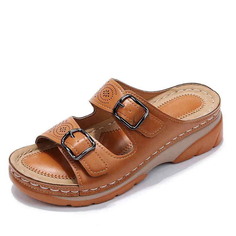 Noa | Comfortabele parel sandalen in de kleur Bruin voor dames in stijl ideaal voor de zomer.