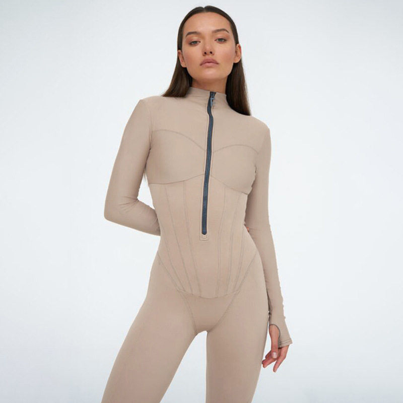 Noa | Strakke dames jumpsuit met ritssluiting in de kleur Beige voor dames in Party stijl ideaal voor de lente.