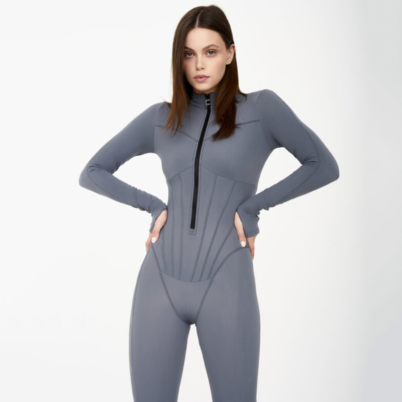 Noa | Strakke dames jumpsuit met ritssluiting in de kleur Grijs voor dames in Party stijl ideaal voor de lente.