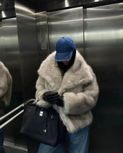 Noa | Warme Manteljas van bont in de kleur Beige voor dames in Lounge stijl ideaal voor de winter