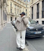 Noa | Warme Manteljas van bont in de kleur Beige voor dames in Lounge stijl ideaal voor de winter