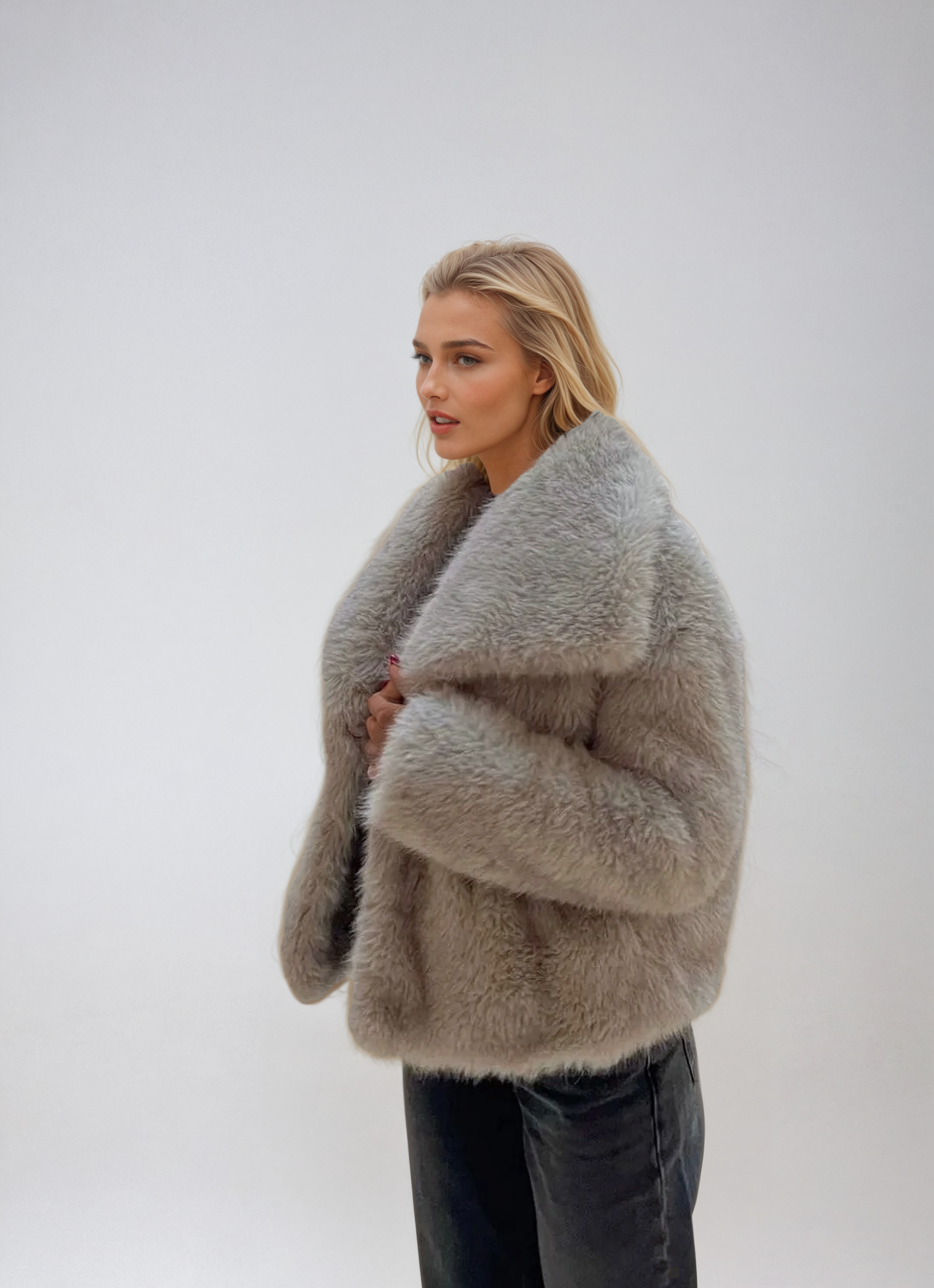 Noa | Warme Manteljas van bont in de kleur Beige voor dames in Lounge stijl ideaal voor de winter