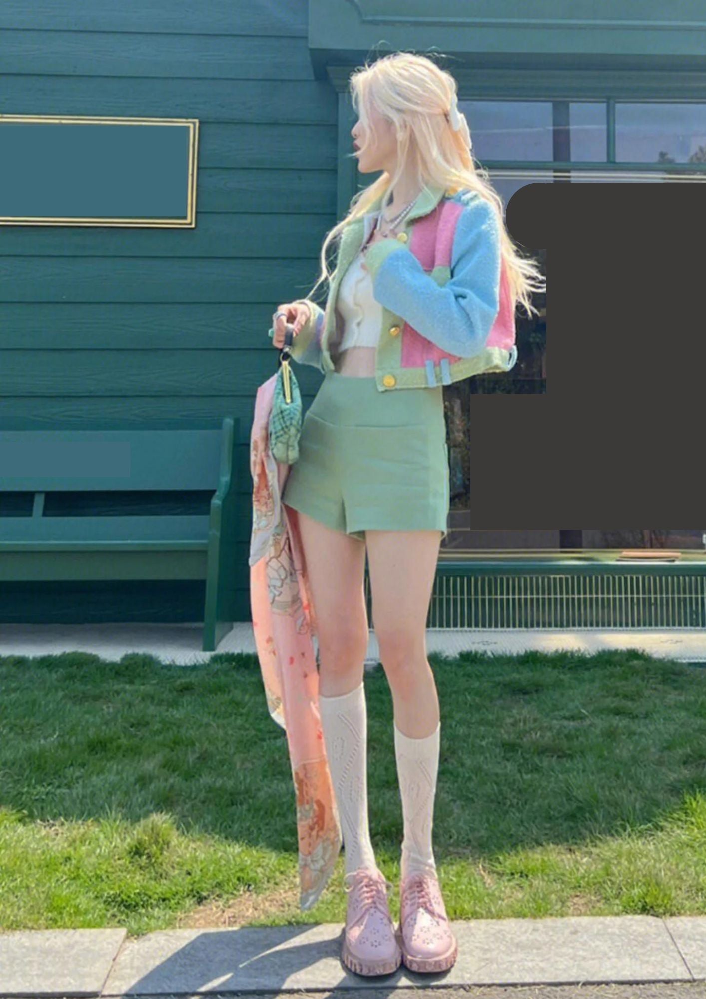 Noor | Patchwork jas in kleurrijk design in de kleur Blauw voor dames in stijl ideaal voor de herfst.