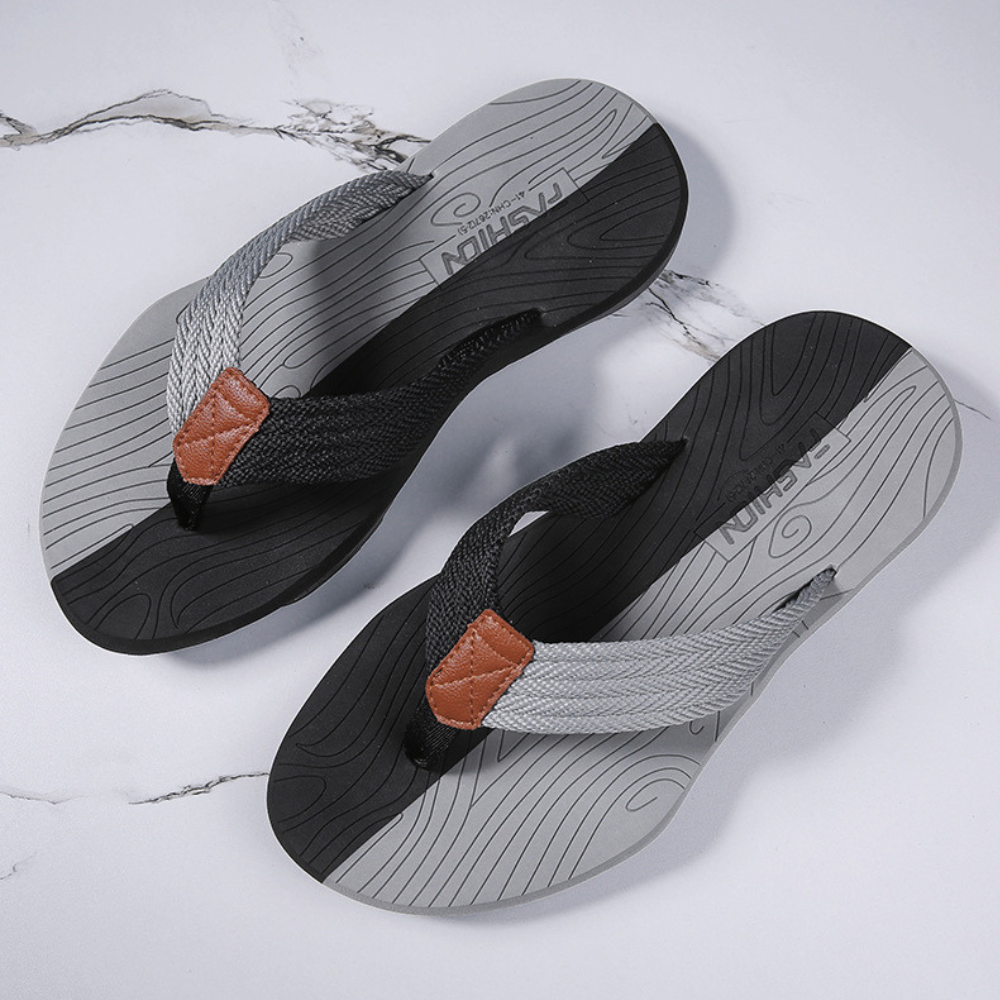 Orthopdische comfortabele teenslippers in de kleur Zwart voor dames in Beach stijl ideaal voor de zomer.