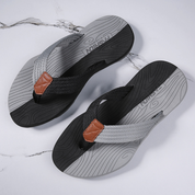 Orthopdische comfortabele teenslippers in de kleur Zwart voor dames in Beach stijl ideaal voor de zomer.