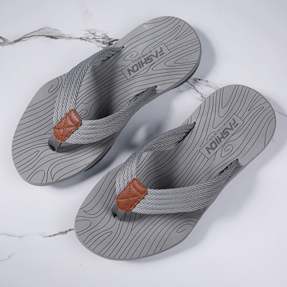 Orthopdische comfortabele teenslippers in de kleur Zwart voor dames in Beach stijl ideaal voor de zomer.