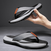 Orthopdische comfortabele teenslippers in de kleur Grijs/Zwart voor dames in Beach stijl ideaal voor de zomer.