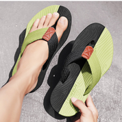 Orthopdische comfortabele teenslippers in de kleur Groen/Zwart voor dames in Beach stijl ideaal voor de zomer.
