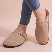 Orthopedische comfortabele pantoffels met voorgevormde voetbedden van kurk in de kleur Crème voor dames in stijl ideaal voor de lente.