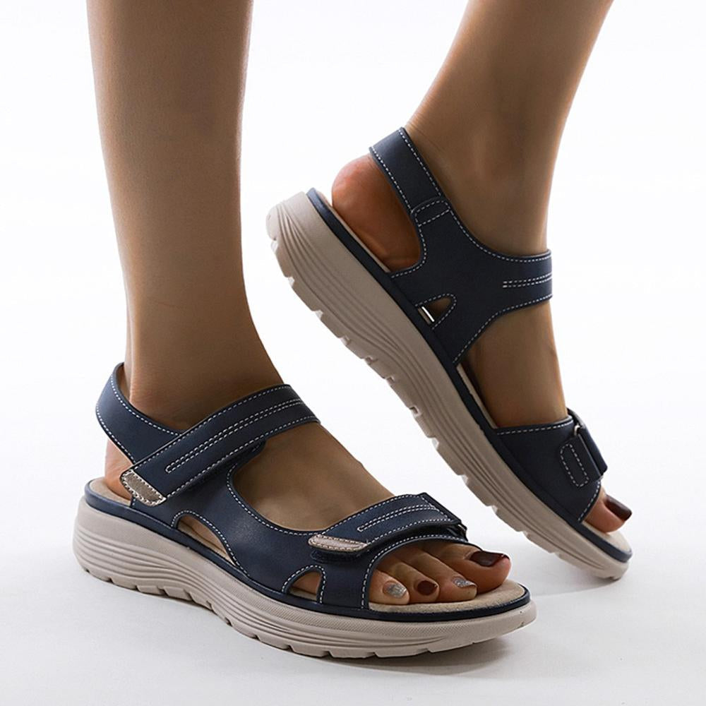 Orthopedische Sandalen met voetboogsteun in de kleur Zwart voor dames in stijl ideaal voor de zomer.