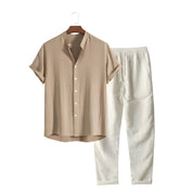 Philip | Linnen set met polo en broek in de kleur Khaki/Beige voor heren in Beach stijl ideaal voor de zomer.