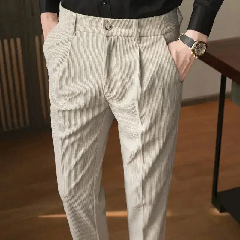 Pierre | Slanke corduroy broek in de kleur Khaki voor heren in stijl geschikt voor alle seizoenen.