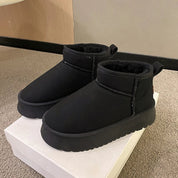 Platform Mini Boots in de kleur Bruin voor dames in stijl ideaal voor de herfst.