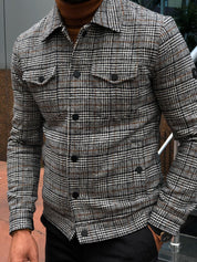 Herenjas - een perfecte combinatie van mode en functie voor elke gelegenheid. Gemaakt van hoogwaardige materialen voor ultiem comfort en duurzaamheid, en met een nadruk op moderne elegantie en veelzijdige bruikbaarheid.