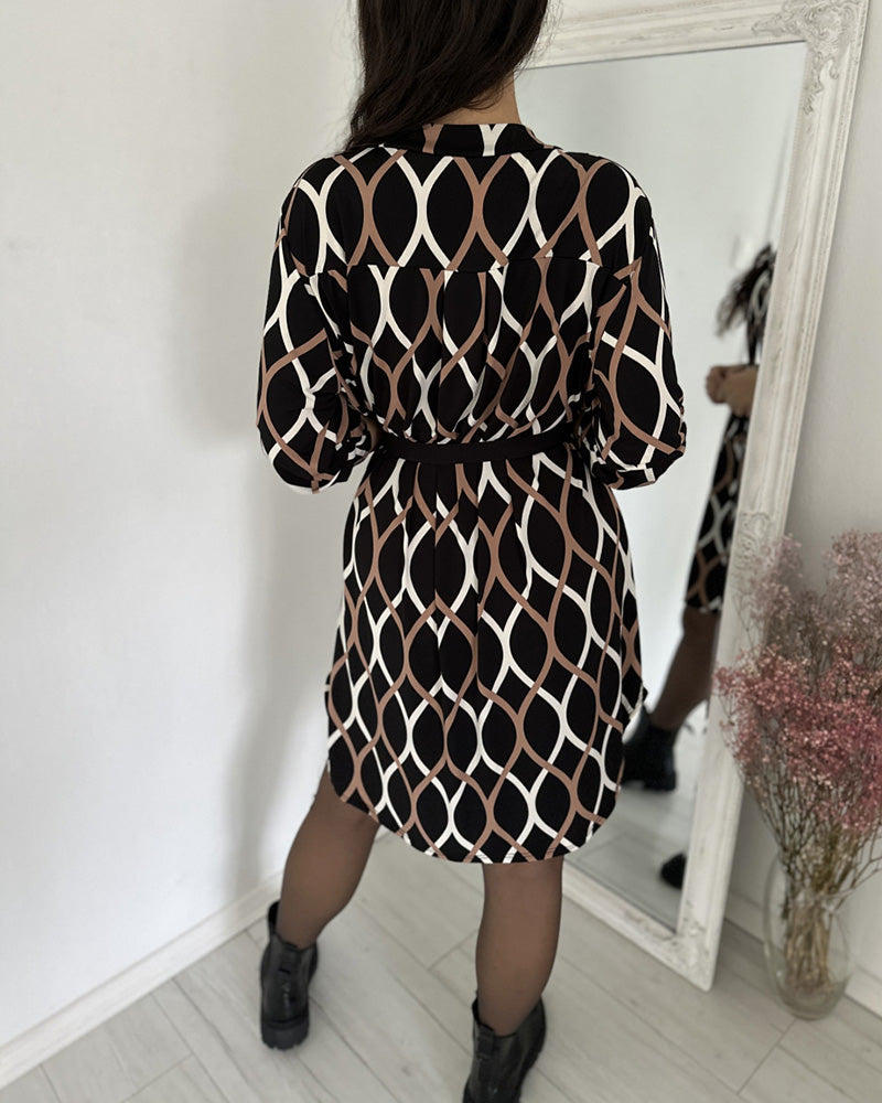 Retro jurk met diamantprint in de kleur Zwart voor dames in stijl ideaal voor de herfst.