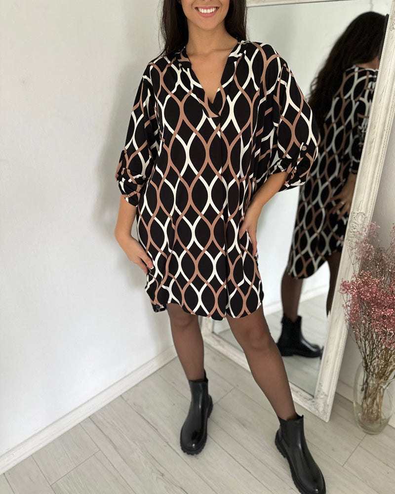 Retro jurk met diamantprint in de kleur Zwart voor dames in stijl ideaal voor de herfst.