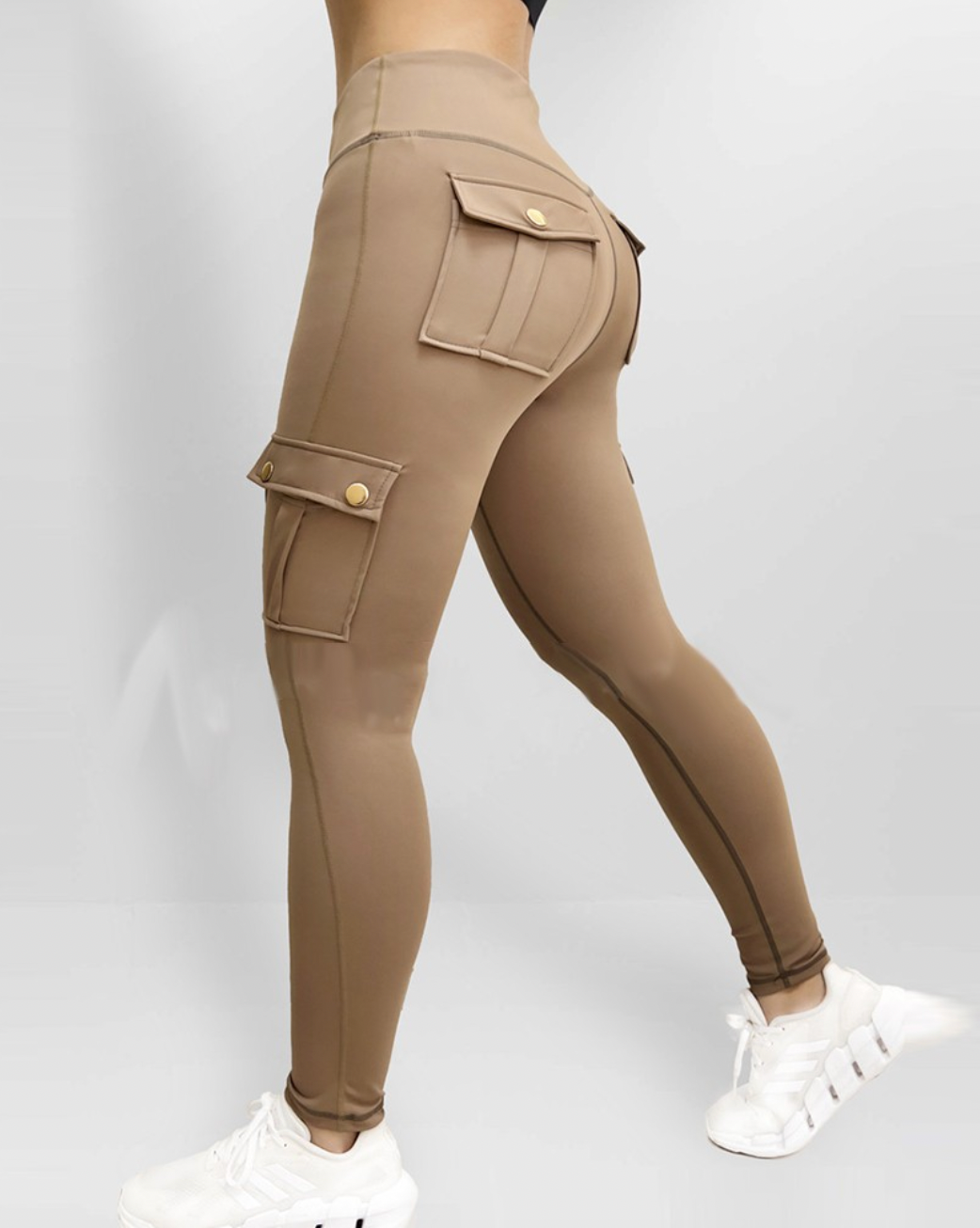 Roosmarijn | Dames cargobroek in de kleur Beige voor dames in Outdoor stijl ideaal voor de zomer.