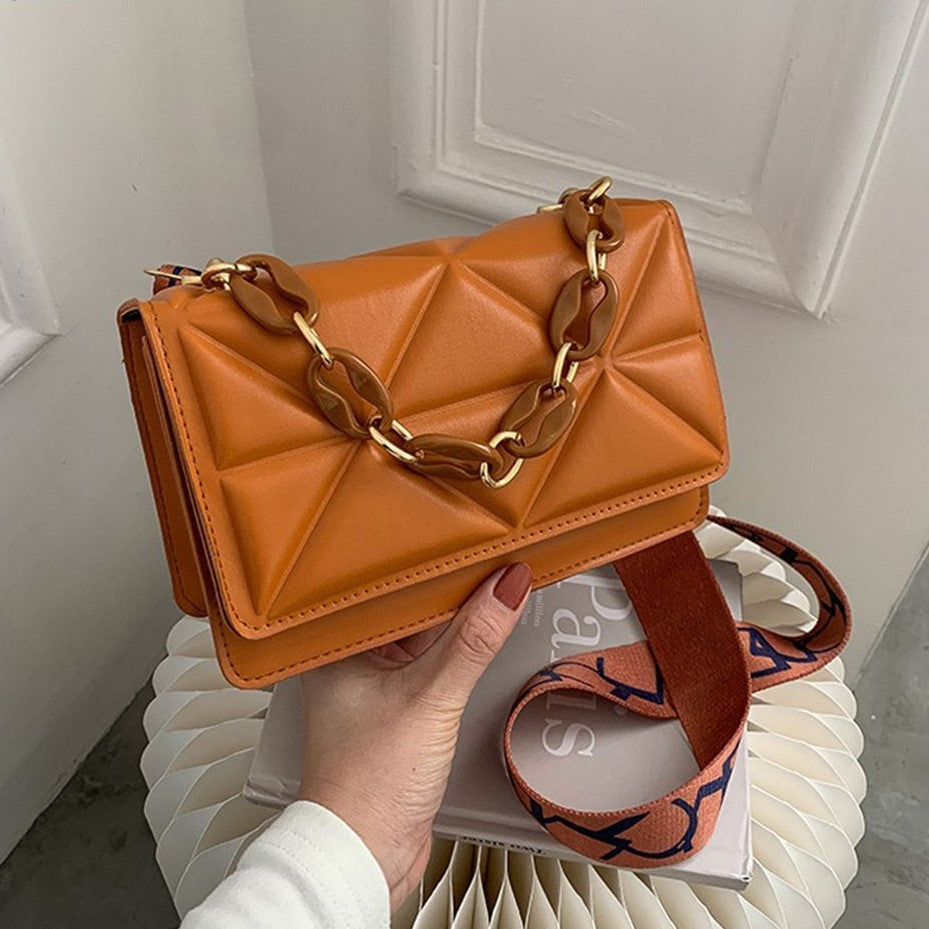 Savannah Gewatteerde Handtas | Stijlvol & trendy in de kleur Bruin voor dames in stijl geschikt voor alle seizoenen.