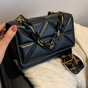 Savannah Gewatteerde Handtas | Stijlvol & trendy in de kleur Bruin voor dames in stijl geschikt voor alle seizoenen.