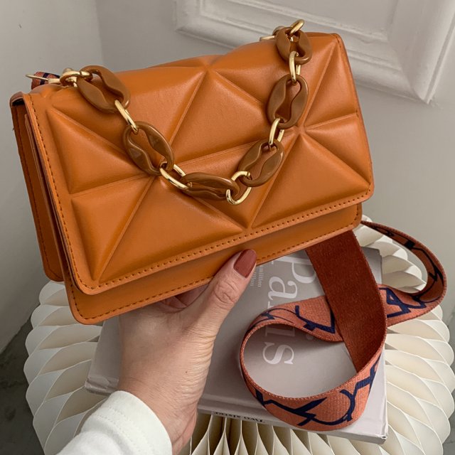 Savannah Gewatteerde Handtas | Stijlvol & trendy in de kleur Bruin voor dames in stijl geschikt voor alle seizoenen.