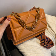 Savannah Gewatteerde Handtas | Stijlvol & trendy in de kleur Bruin voor dames in stijl geschikt voor alle seizoenen.