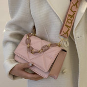 Savannah Gewatteerde Handtas | Stijlvol & trendy in de kleur Bruin voor dames in stijl geschikt voor alle seizoenen.