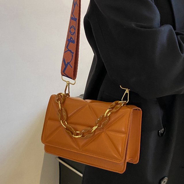 Savannah Gewatteerde Handtas | Stijlvol & trendy in de kleur Bruin voor dames in stijl geschikt voor alle seizoenen.