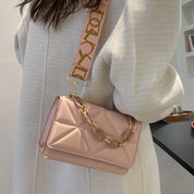 Savannah Gewatteerde Handtas | Stijlvol & trendy in de kleur Bruin voor dames in stijl geschikt voor alle seizoenen.