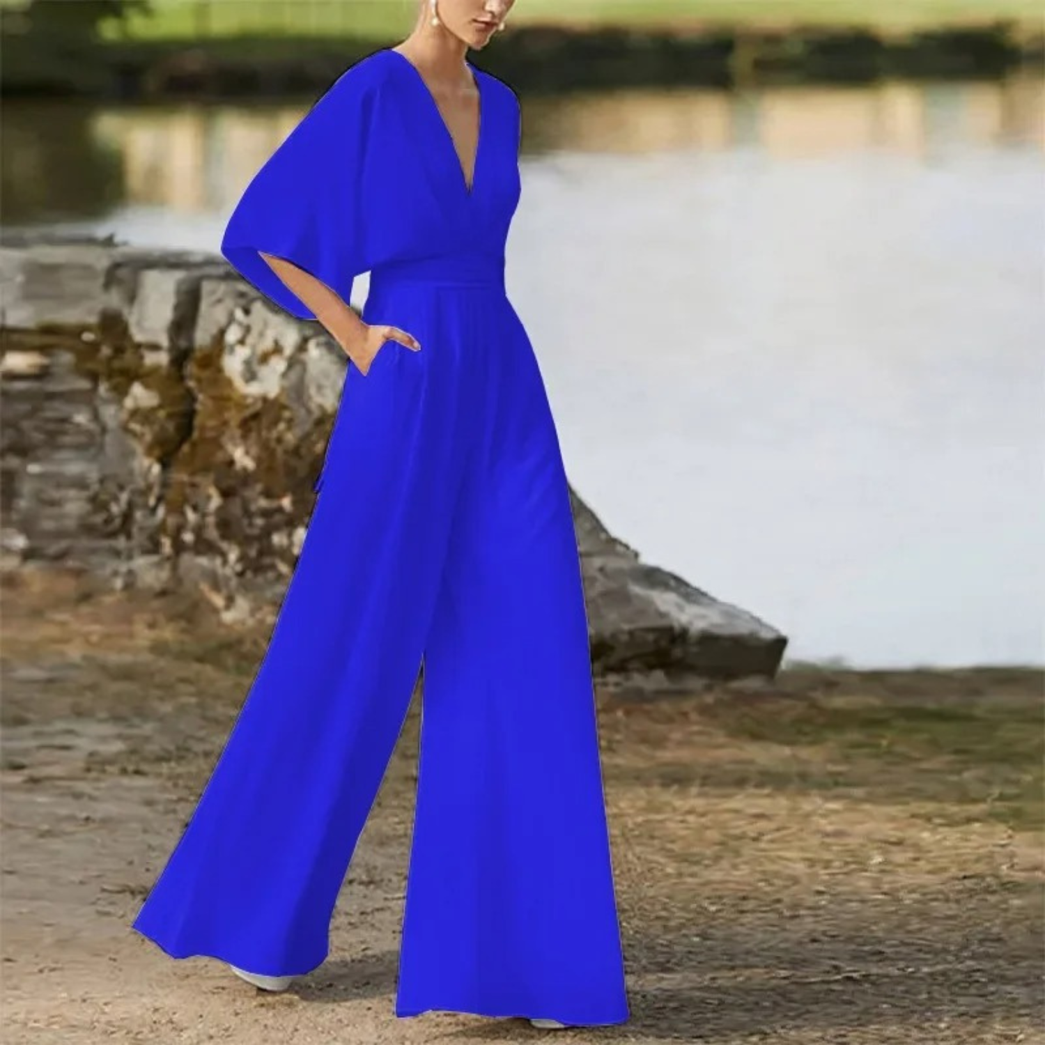 Sofie | Dames jumpsuit met V-hals en wijde pijpen in de kleur Blauw voor dames in Party stijl ideaal voor de herfst.