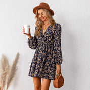 Sophie | Mini jurk met bloemenprint in de kleur Donkerblauw voor dames in Party stijl ideaal voor de lente.