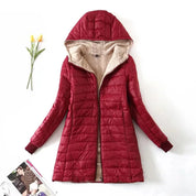 Tommy | Losse donsjas met capuchon voor dames in de kleur Rood voor dames in Outdoor stijl ideaal voor de winter