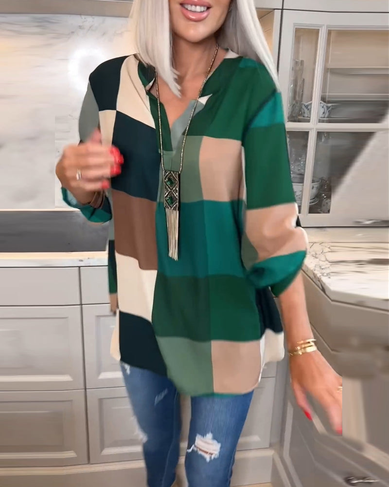 Top met kleurblokken en ruches met V-hals in de kleur Groen voor dames in stijl ideaal voor de herfst.