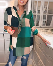 Top met kleurblokken en ruches met V-hals in de kleur Groen voor dames in stijl ideaal voor de herfst.