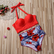 Vera | Vrolijke & stijlvolle bikini in de kleur Rood voor dames in Beach stijl ideaal voor de zomer.