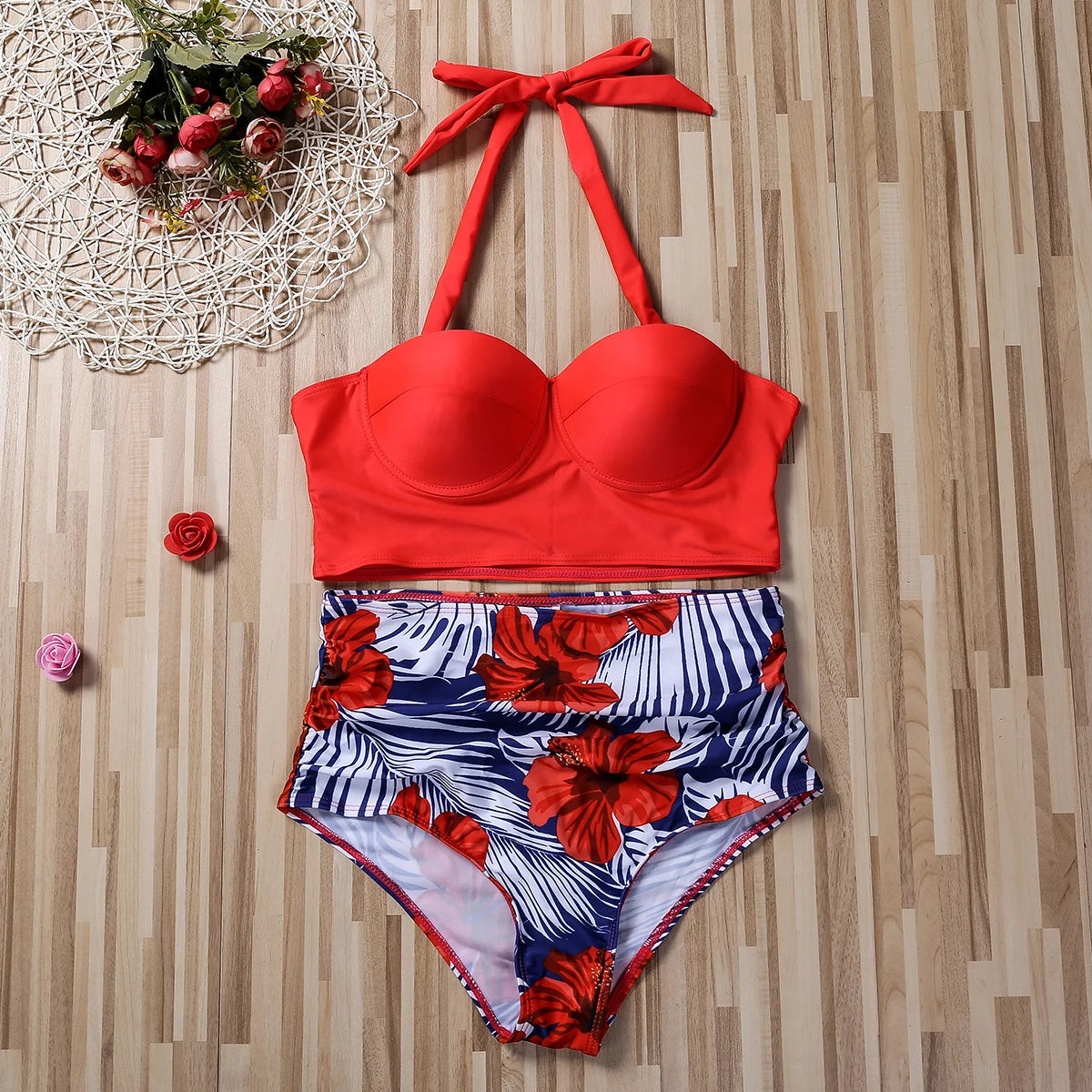 Vera | Vrolijke & stijlvolle bikini in de kleur Rood voor dames in Beach stijl ideaal voor de zomer.